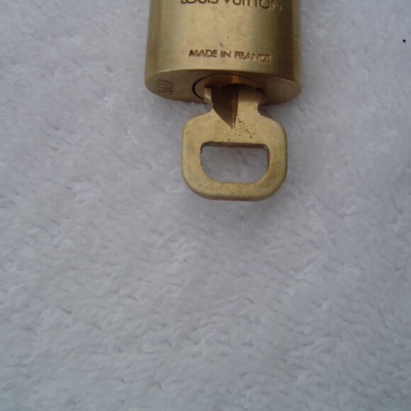 AUTHENTIC LOUIS VUITTON GOLD PADLOCK WITH KEY #307 - Picture 7 of 13